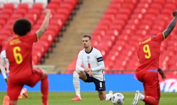 【伯览奥运②】迟到半个世纪的下跪