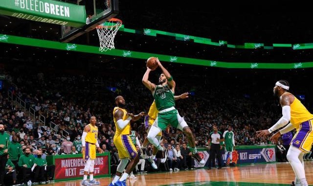 开云在线-花园球馆迎回久违的幸福 逆转湖人令绿军信心倍增