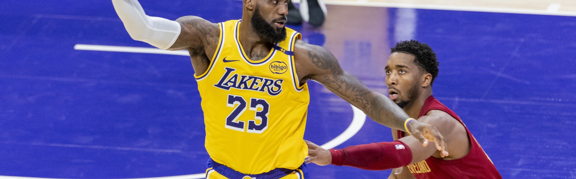 开云入口-队记：许多联盟人士认为下赛季詹姆斯不在湖人 提及尼克斯和骑士