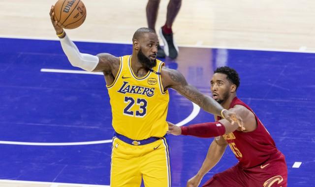 开云入口-队记：许多联盟人士认为下赛季詹姆斯不在湖人 提及尼克斯和骑士